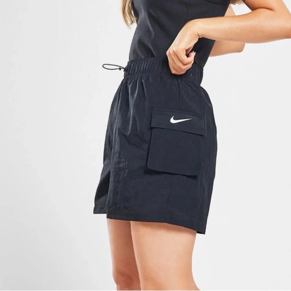 Nike Phoenix Woven Cargo Shorts XS‎ - Picture 2 of 7